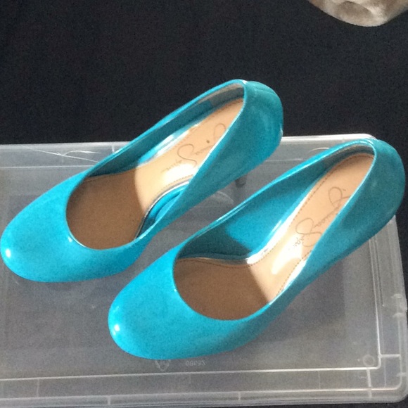 aqua pumps shoes
